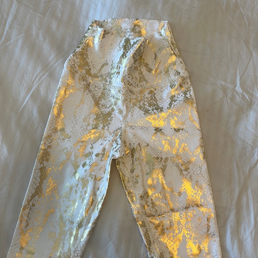 Carbon 38 white gold snakeskin print legging